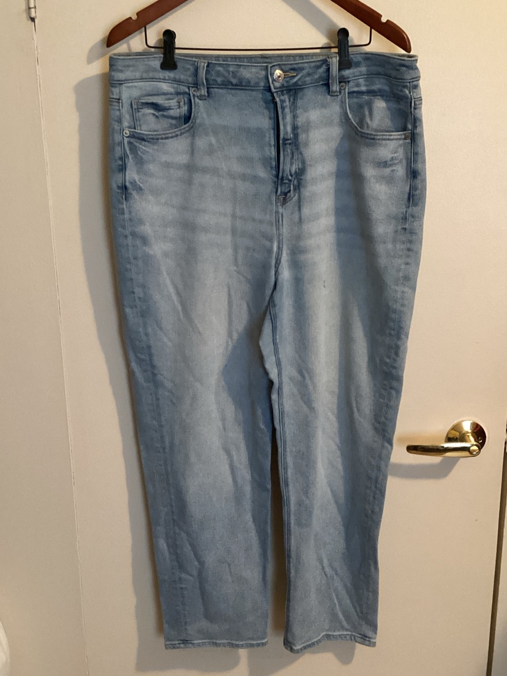 American Eagle Outfitters Light Blue Straight-Leg Women’s Jeans
